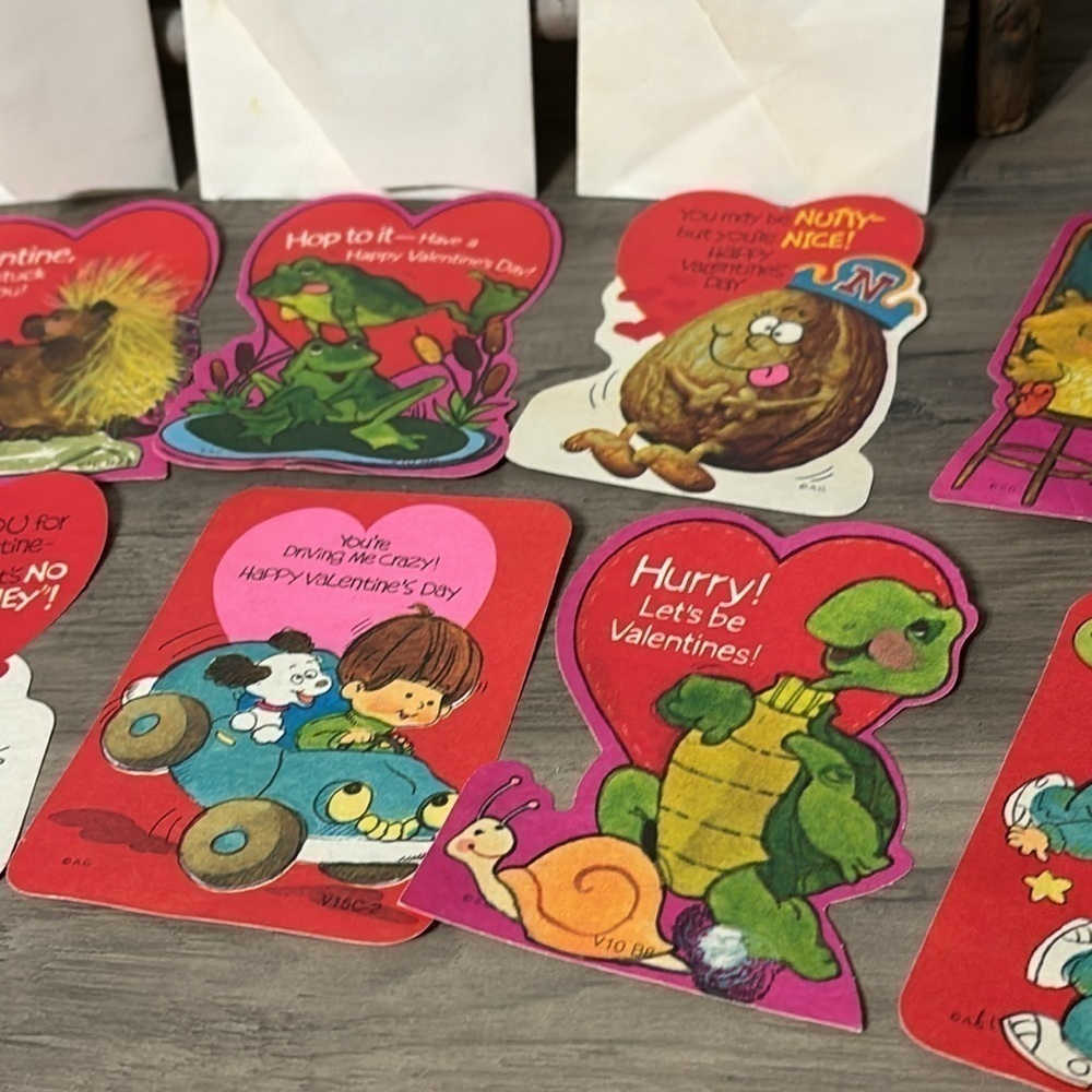VINTAGE AMERICAN GREETINGS (AG) LOT OF 10 VALENTINE CARDS
